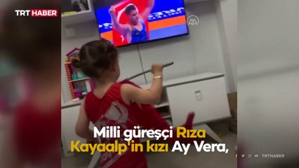 Rıza Kayaalp'in kızı Ay Vera babasının başarısını televizyondan takip etti