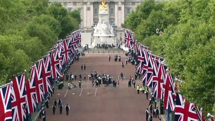Britânicos começam despedida de Elizabeth II