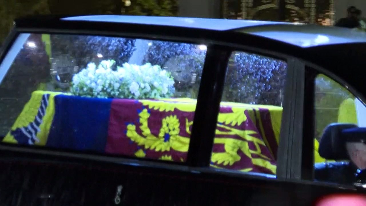 Los londinenses se lanzan a la calle para despedirse de Isabel II