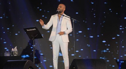 تامر عاشور  لجمهور جدة:"عندكم مناديل؟"