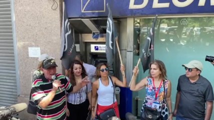 Devlet hesaplarını dondurmuştu... Vatandaş bankayı bastı