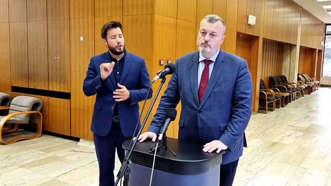 ZÁZNAM: M. Krajniak: Vláda zastropuje ceny energií, alebo ich 