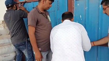 Télécharger la video: राजस्थान में नकली मिर्च मसाले खा रहे लोग, जयपुर में खाद्य विभाग की कार्रवाई से मचा हड़कंप