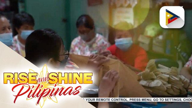 Paggawa ng reusable at foldable parol ng Kababaihan ng Maynila