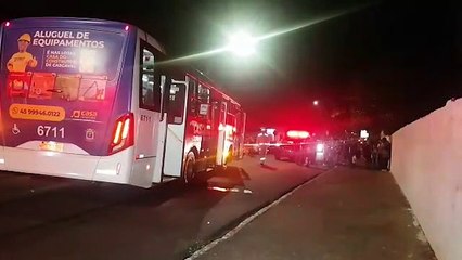 Urgente: duas pessoas morrem em acidente entre bicicleta e ônibus no Bairro Guarujá