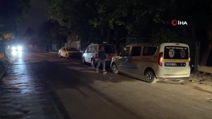 Cenaze evine taziyeye giden 2 arkadaşa otomobil çarptı: 1 ölü, 1 yaralı