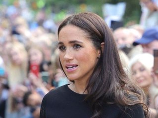 Gênance absolue pour Meghan Markle : venue saluer les fans de la famille royale britannique, elle se fait humilier et snober par une femme !