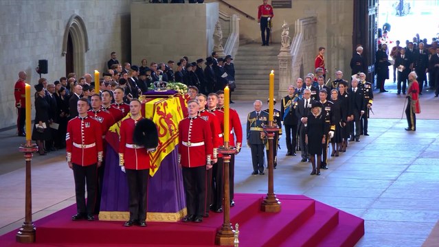 Westminster recibe con una misa el féretro de la Reina Isabel II de Inglaterra