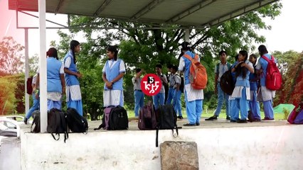 हिंदी पहले से ही खराब और अंग्रेजी भी नहीं सुधरी