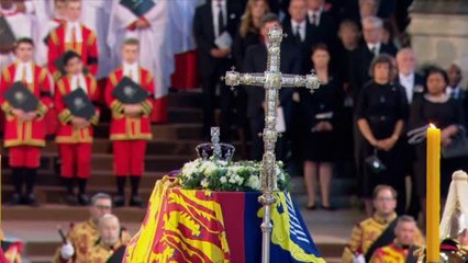 Reino Unido vela a la reina en el corazón del Parlamento
