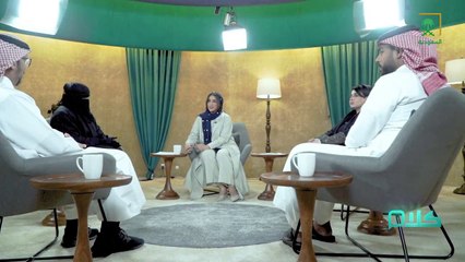 مواطن يعاني العقم يكشف عن مشاعره عقب احتضان طفلتين