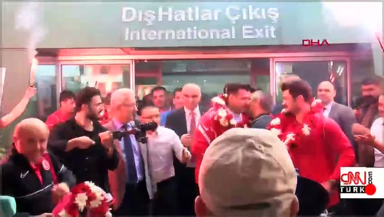 Dünya Şampiyonu Rıza Kayaalp'e Ankara'da coşkulu karşılama