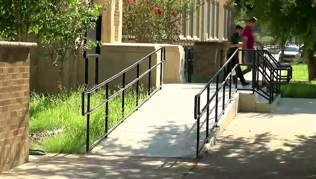 Medidas de seguridad en escuelas Noticias 27 Laredo Univision