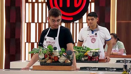 Amanda aprovecha su beneficio para quitar un ingrediente a uno de sus compañeros