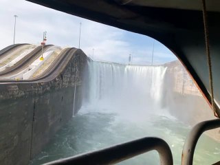 Canal de Panamá investiga desbordamiento en la línea oeste de las esclusas de Gatún