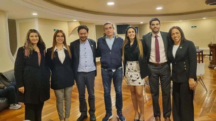 Uribistas y petristas logran acuerdo para la reducción del salario de congresistas