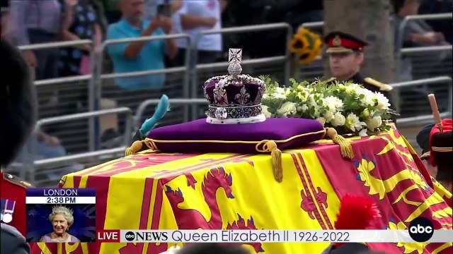 Special Report_ Queen Elizabeth II's coffin journeys from Buckingham Palace to W_2