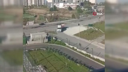 Son dakika haberleri! Ters yönde giden hafriyat kamyonu kamerada