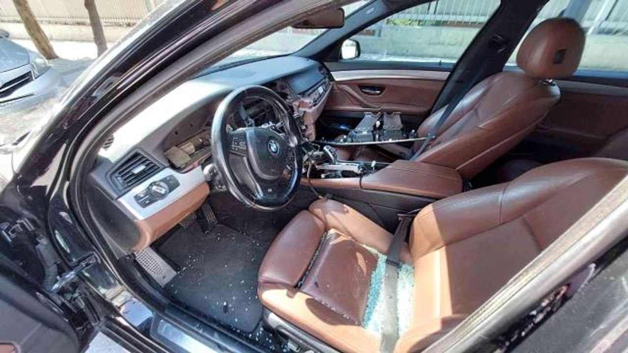 Lüks araçtan 400 bin TL hırsızlık saniye saniye görüntülendi