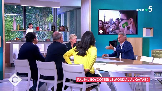 Polémique sur le Mondial au Qatar: Le secrétaire national du PCF Fabien Roussel provoque un malaise dans C à vous en demandant si France Télé va couvrir les rencontres - VIDEO