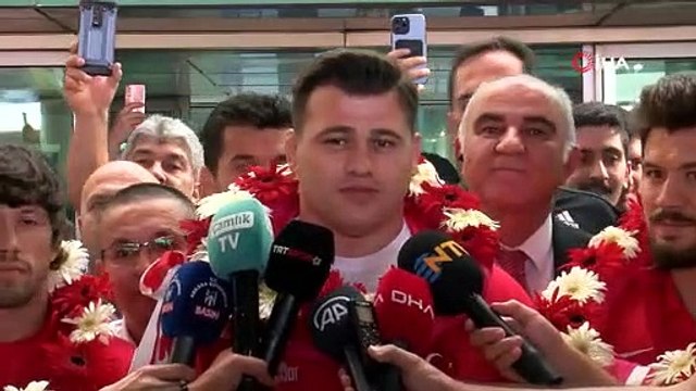5. kez Dünya Şampiyonu olan Rıza Kayaalp'e coşkulu karşılama