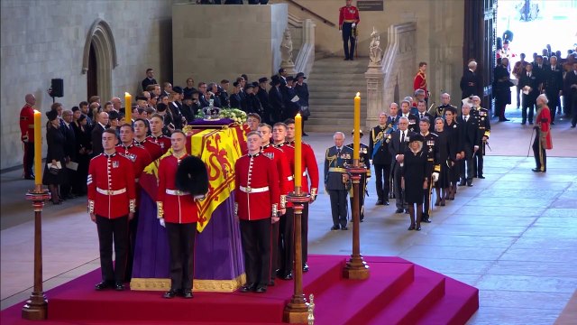 Westminster recibe con una misa el féretro de la Reina Isabel II de Inglaterra