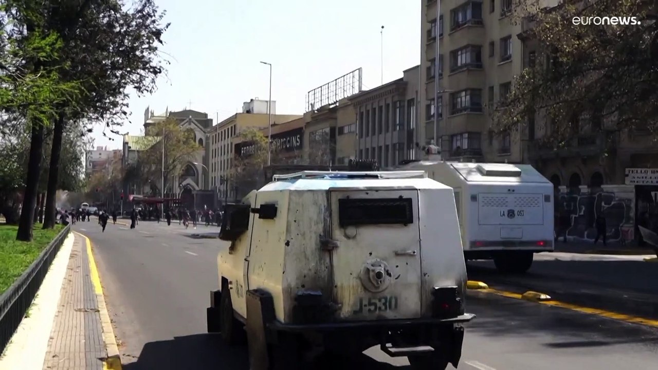 Junge Menschen protestieren in Santiago für besseres Bildungssystem