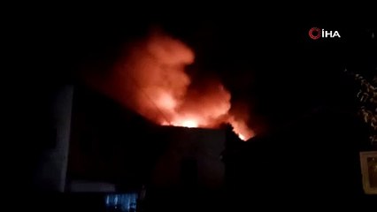 Çorlu'da yatak üretim fabrikası alev alev yandı
