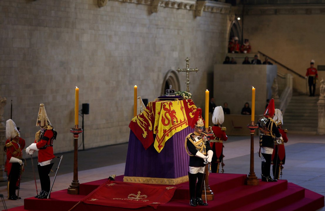 Royal guard faints while protecting Queen Elizabeth's coffin during her Lying-In-State at Westminster Hall