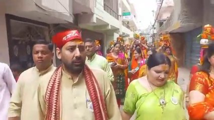 Descargar video: Ramesh Matiala took part in Kalash yatra organised by Matiala ward 37S , Residents!