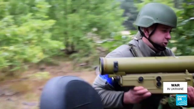 Ukrainian troops keep up pressure on fleeing Russian forces