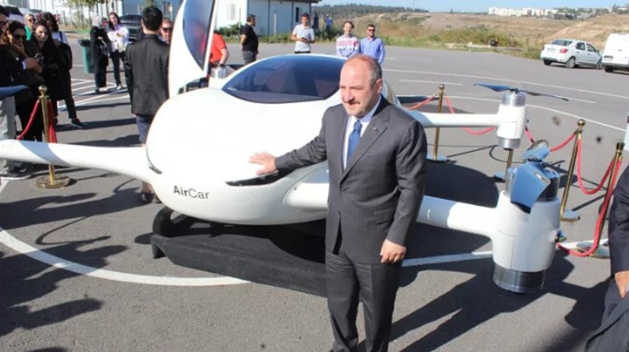 Airtaxi Dünya Kongresi'nin son gününde, Bilişim Vadisi'nde insansız ‘Airtaxi’ gösterisi yapıldı