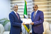 Türkiye'nin Hartum Büyükelçisi Çobanoğlu, güven mektubunu Sudan Dışişleri Bakanlığına sundu
