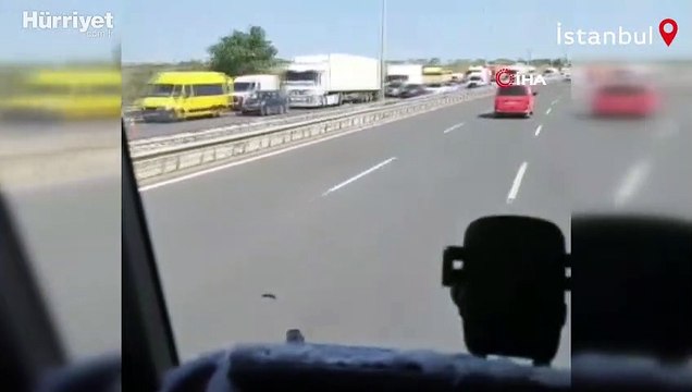 TEM'de TIR devrildi, trafik durdu
