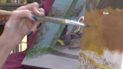 SMA'lı Gülçin'in engelli aracı üzerinde çizdiği resimler belgesele konu oldu