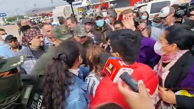 Vecinos bloquean carretera a norte y expulsan de la zona a la subalcaldesa