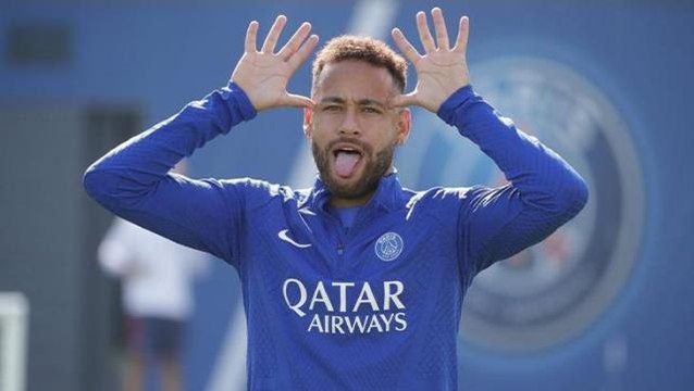 Gol sevinci sonrası Neymar'ı çıldırtan sarı kart! Olay hakem maç sonunda özür diledi