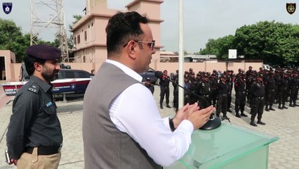 DIG Sindh Police Security & Emergency Services Division Dr. Maqsood Ahmed addresses the personnel of Security Division including SSU Commandos before their departure for flood relief operation.