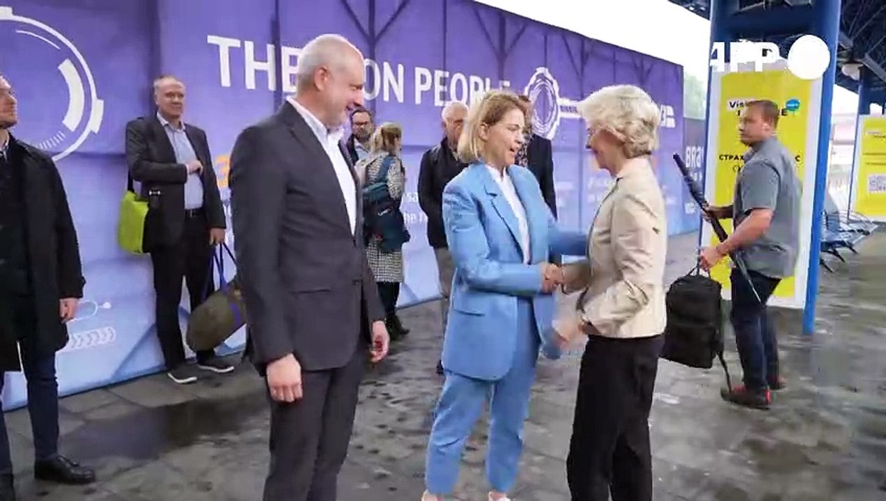 Von der Leyen in Kiew: EU unterstützt Ukraine 'so lange wie erforderlich'