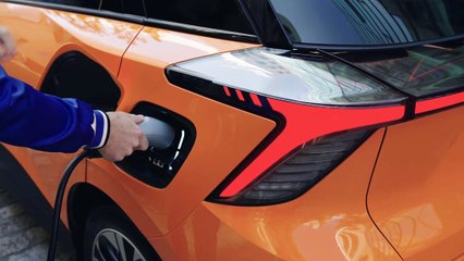 La berline compacte MG4 Electric à batterie de 51 kWh démarre à moins de 30 000 euros