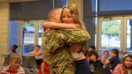 Soldier Surprises Daughter During Simon Says At Summer Camp | Happily TV
