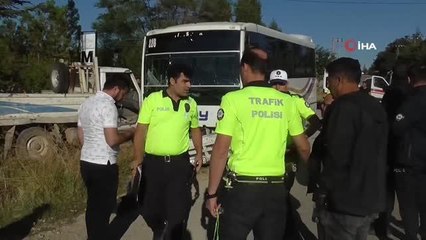 Son dakika 3. sayfa: İşçi taşıyan servis midibüsü kamyonetle çarpıştı: 17 yaralı
