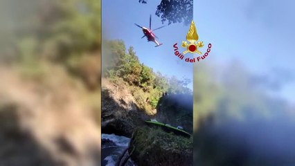In pericolo nel fiume Adda, pompieri salvano un canoista