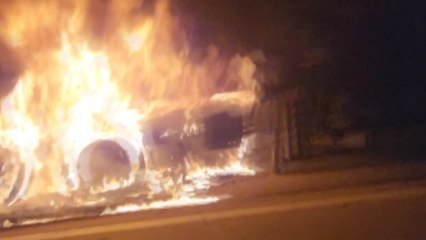 경북 상주 터널 앞 화물차 불...운전자 대피 / YTN