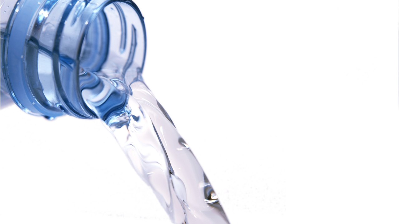 Evian, Badoit, Volvic : pourquoi vous ne trouvez plus ces eaux à Intermarché