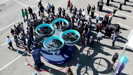 Uçan arabalar ilk kez semalarda göründü