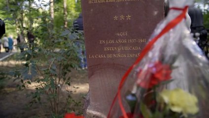 Tráiler del documental "Matrioskas, las niñas de la guerra", dirigido por  Helena Bengoetxea.