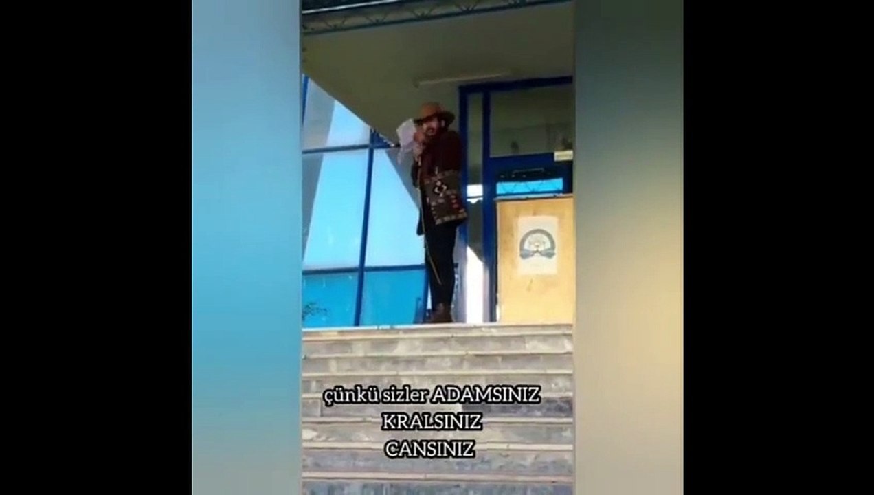 Kovboy kıyafeti giyen öğretmen: Bizim silahımız ne uzun namlulu ne pompalı