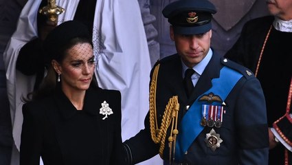 Video herunterladen: Prinz William tröstet Herzogin Kate mit dieser Geste: Bilder gehen unter die Haut