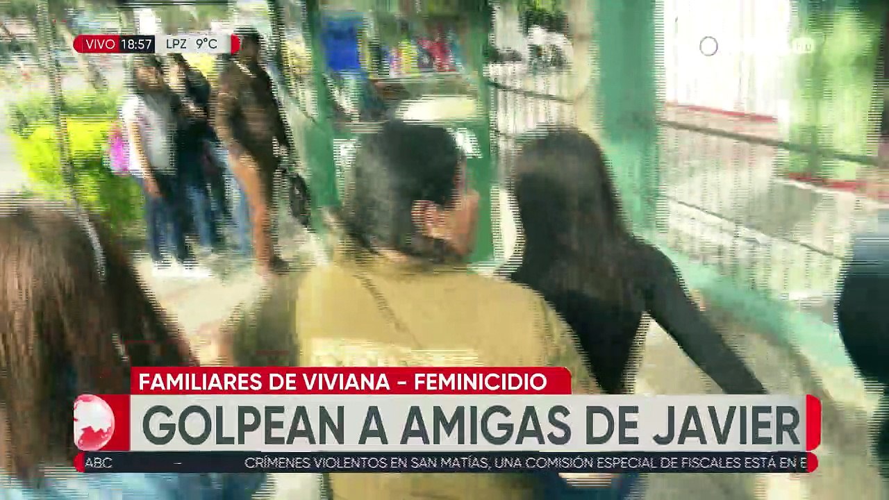 Entre jalones y empujones, familiares de Viviana increparon a amigas del acusado de feminicidio